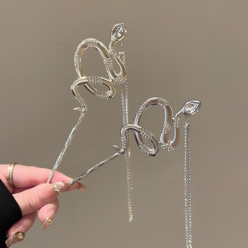 Women Accessories Chain - 1個入り スネークヘアスティック トーンサーペントデザイン ダングルチェーンタッセル 完璧なゴシックスタイル ステートメントアップドゥ
