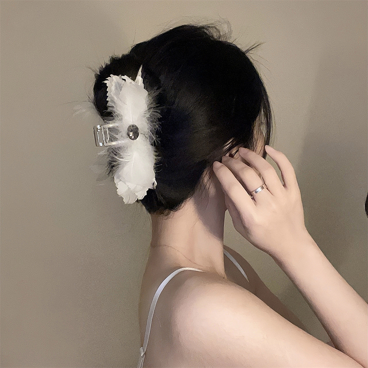 女性のヘアクロークリップ韓国フェザー Y2K 甘い高級ブラン - Accessories Brand For Women のレビューと価格