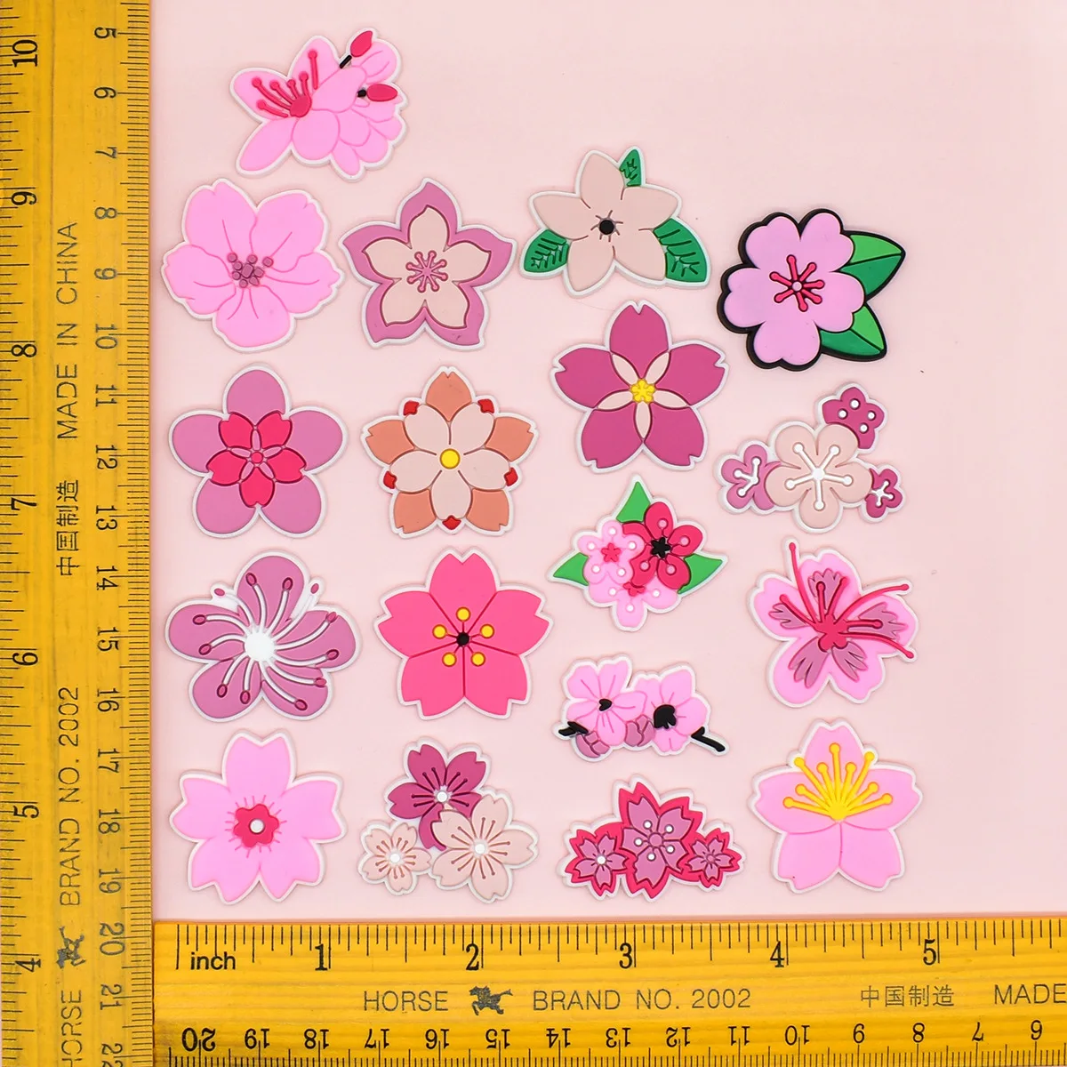 かわいいピンクの花の靴チャームクロックスピンアクセサリー装飾 - Women'S Accessories For Crocs のレビューと価格
