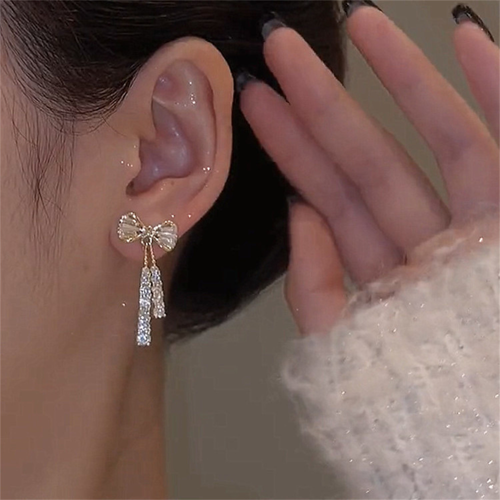 女性のためのジルコニアボウイヤリング、アクリルクリスタルタッ - Women Accessories Products のレビューと価格