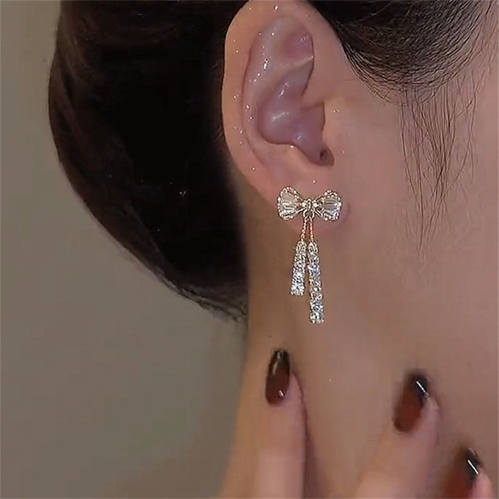 女性のためのジルコニアボウイヤリング、アクリルクリスタルタッ - Women Accessories Products のレビューと価格