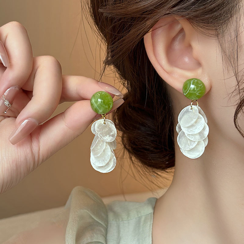 高品質のクリップオンイヤリング アボカドグリーンシェル ラウ - Tassel Earrings Boho のレビューと価格