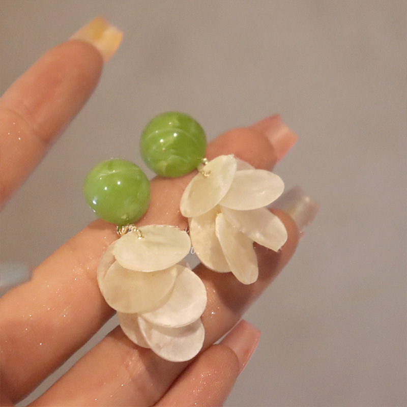 高品質のクリップオンイヤリング アボカドグリーンシェル ラウ - Tassel Earrings Boho のレビューと価格