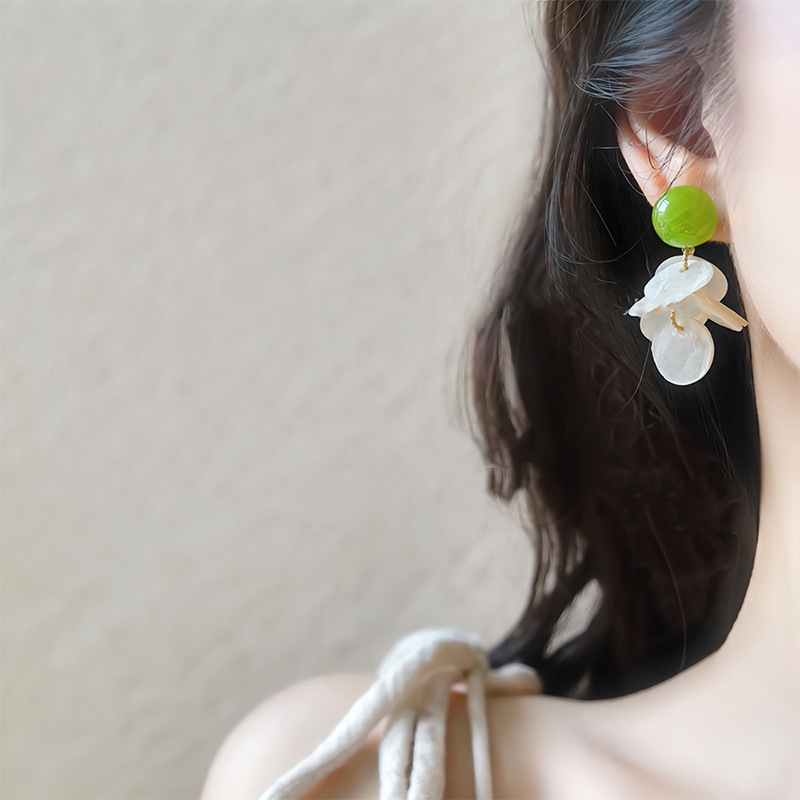 高品質のクリップオンイヤリング アボカドグリーンシェル ラウ - Tassel Earrings Boho のレビューと価格