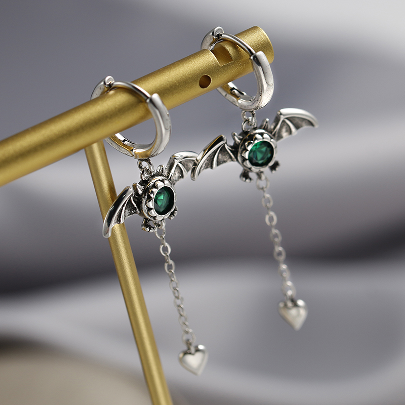 新着エレガントな悪魔バットデザイングリーンクリスタル 925 - Tassel Earrings Boho のレビューと価格