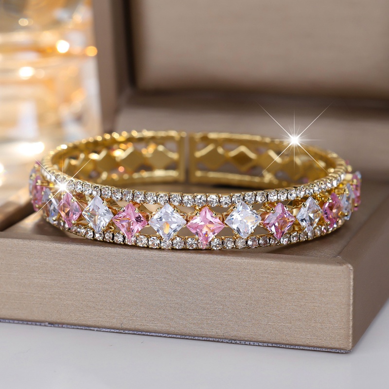 パーソナライズされた多用途ラウンドスクエアフルダイヤモンドブ - Women Accessories Pk のレビューと価格