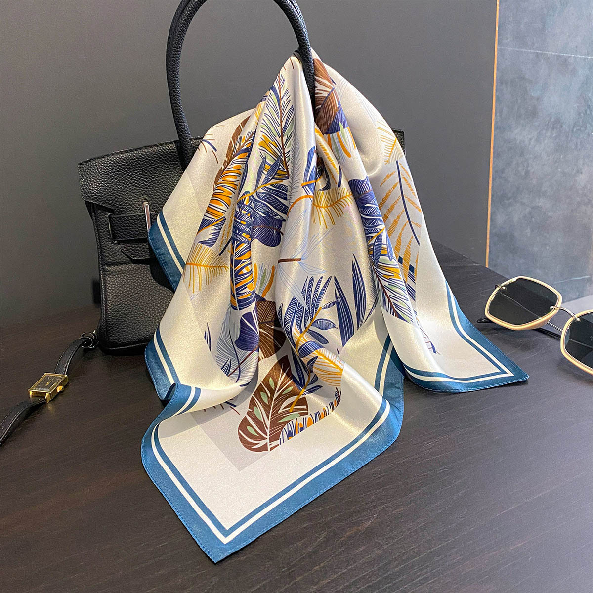 高級ブランド 100% リアルシルクスカーフ女性のためのショ - Accessories Brand For Women のレビューと価格